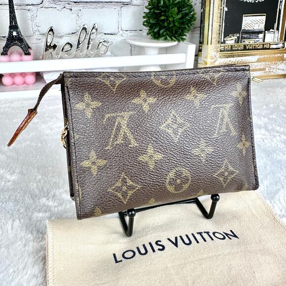 Louis Vuitton Monogram Cosmetic Pouch 15 Wristlet Clutch with chain NICE! Gift! - Picture 2 of 8